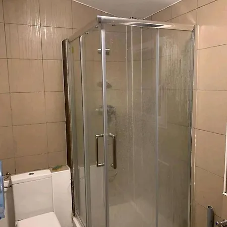 De אכסניה *